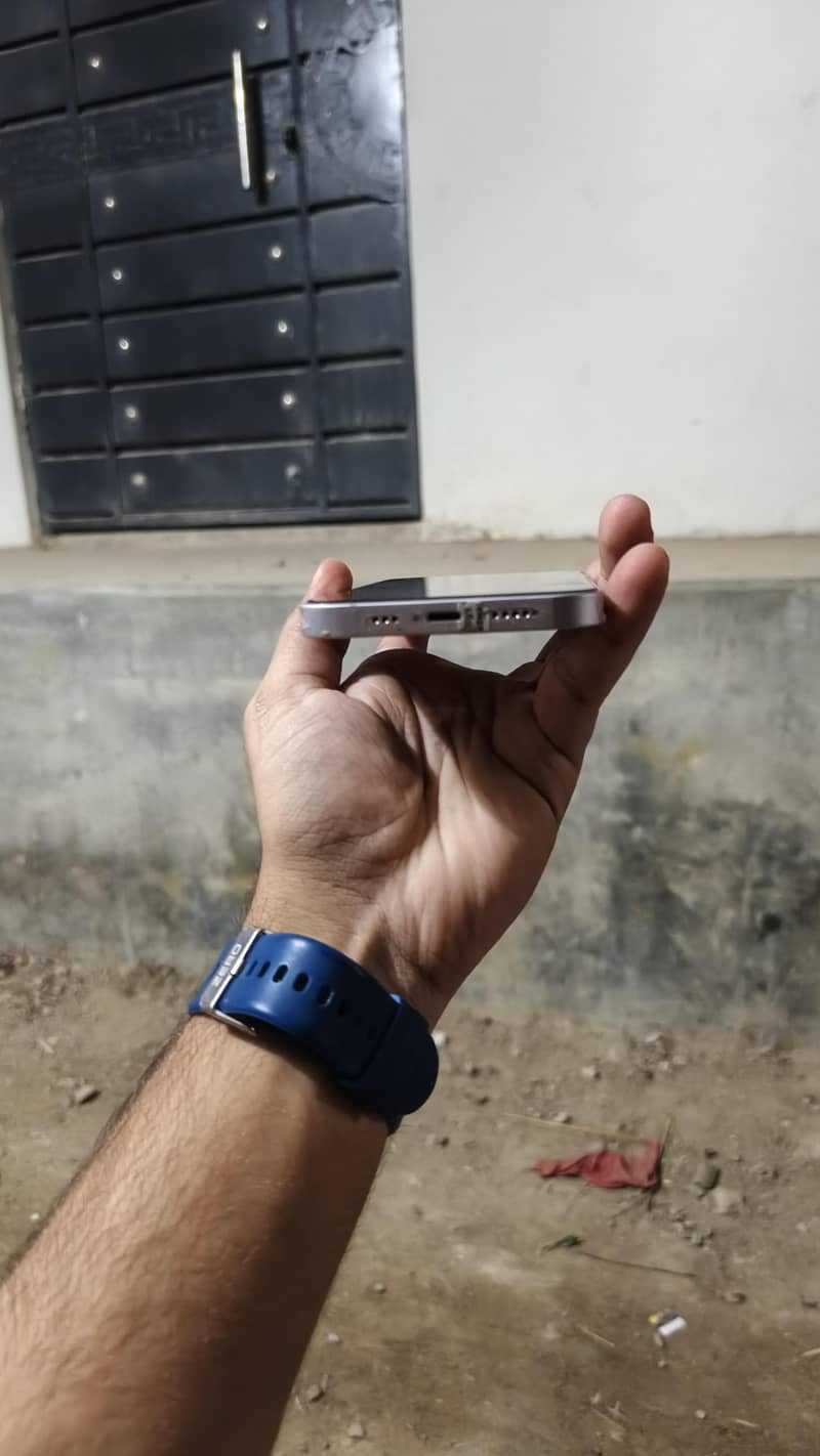 Apple iPhone 14 4