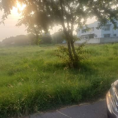 1 Kanal Excellent Plot Facing 2 Kanal