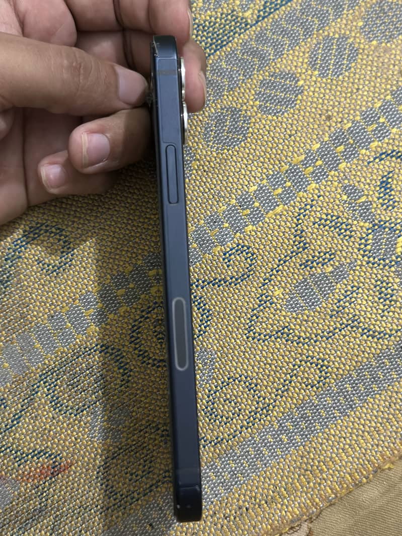 Apple iPhone 12 4