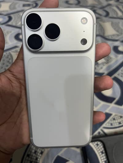 iPhone 17 Pro Max | 100% Battery Health | 7 Cycle Count | Like New