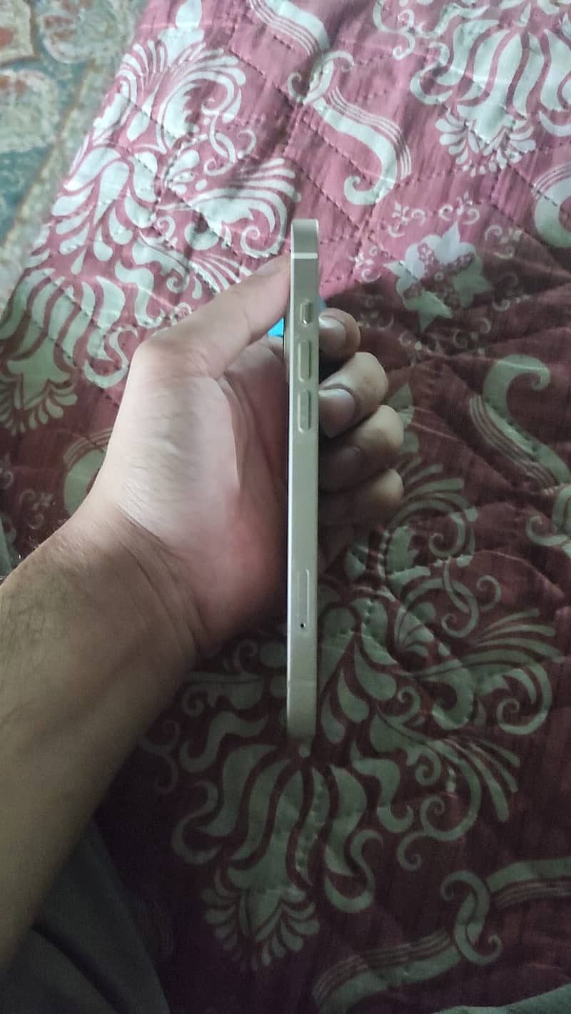 Apple iPhone 13 2