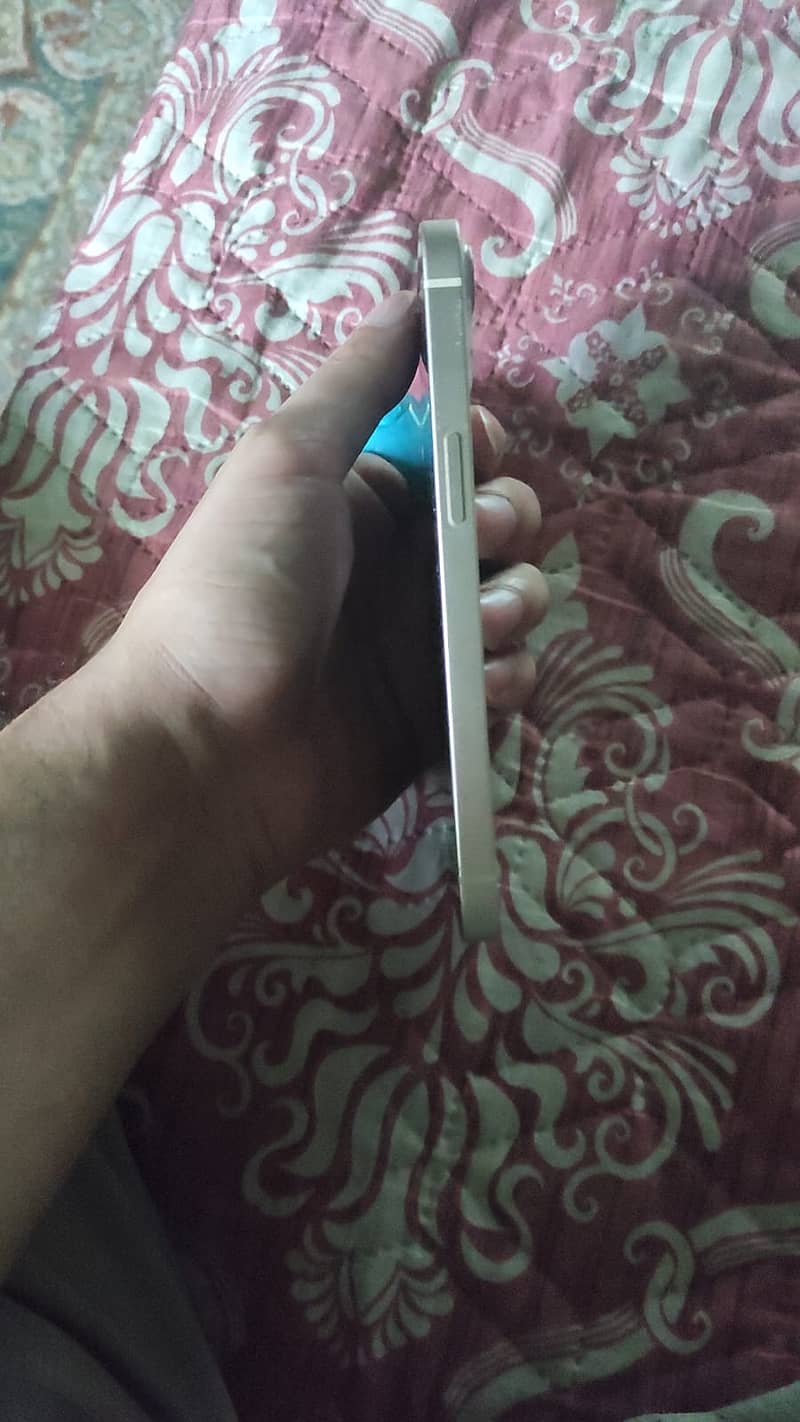 Apple iPhone 13 3