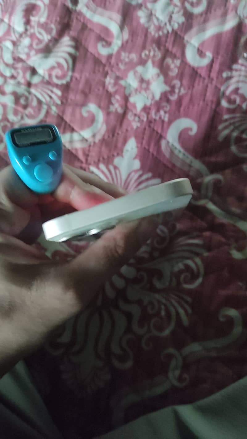 Apple iPhone 13 5