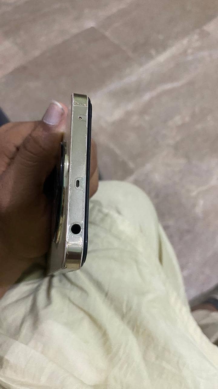 Realme 12 Plus 3