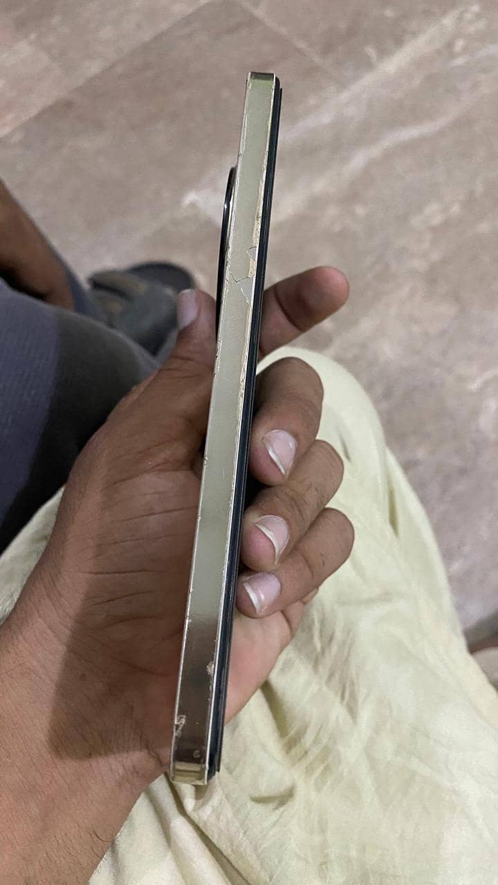Realme 12 Plus 4