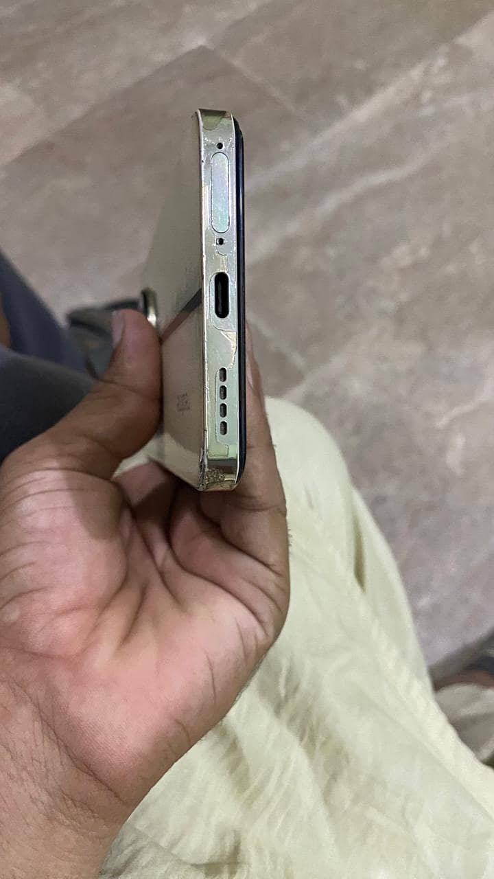 Realme 12 Plus 5