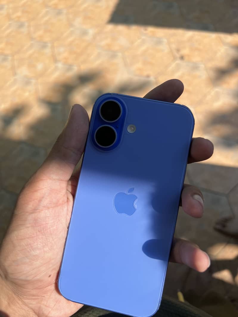 Apple iPhone 16 10