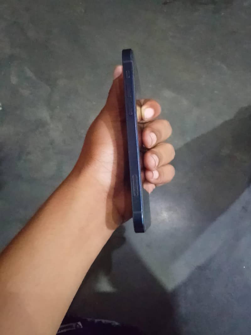 Apple iPhone 12 2