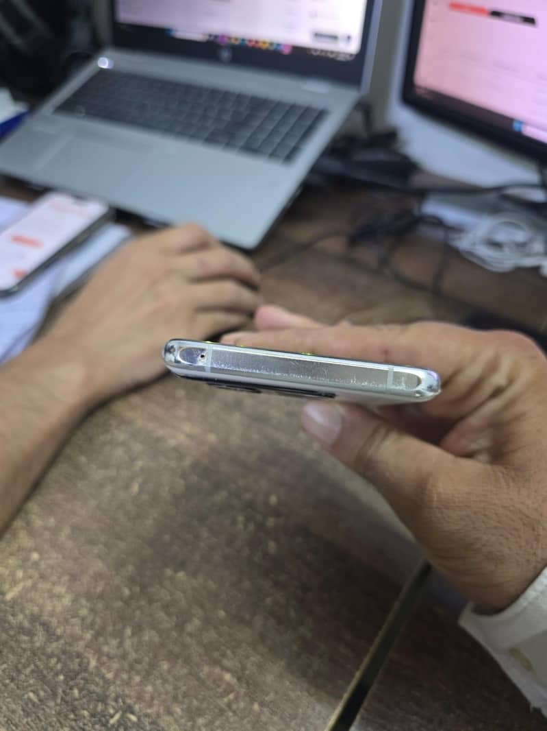 One Plus 10 Pro 4