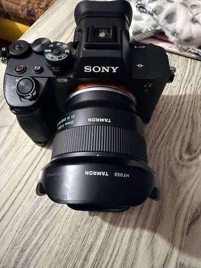 20mm 2.8 tamron