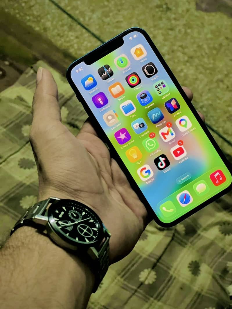 Apple iPhone 12 1