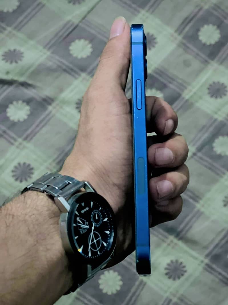Apple iPhone 12 2