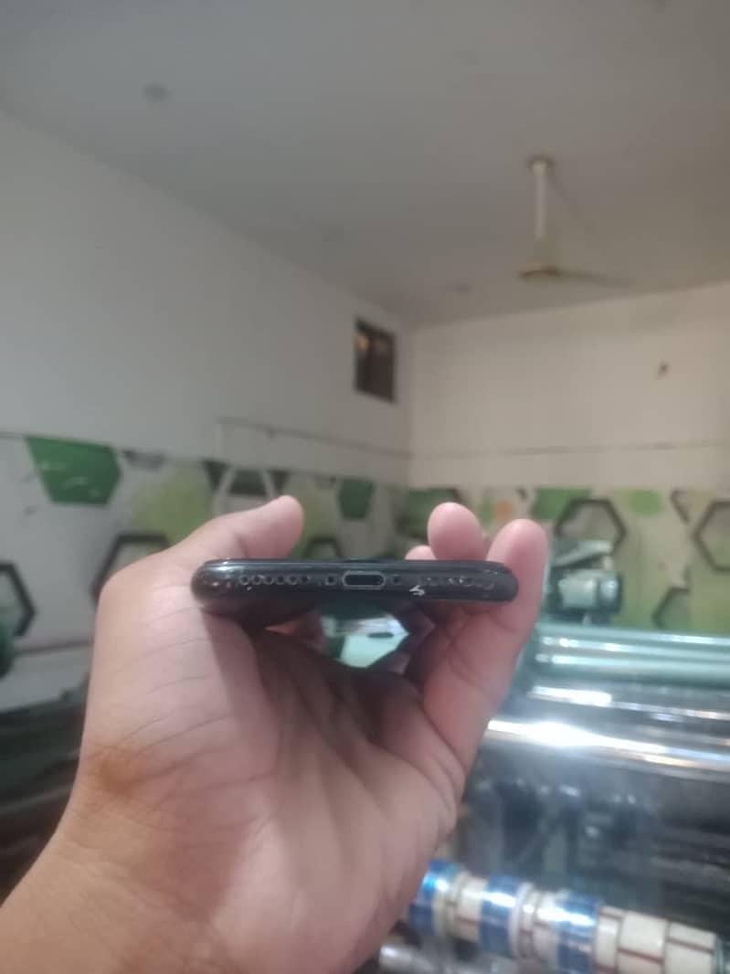 Apple iPhone 7 3