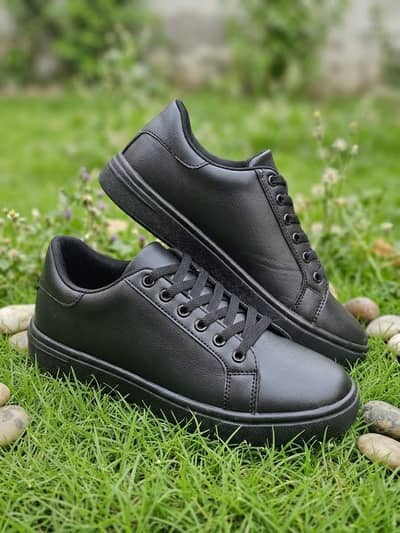 Men’s Black Low-Top Casual Shoes / Streetwear Sneakers – Unused