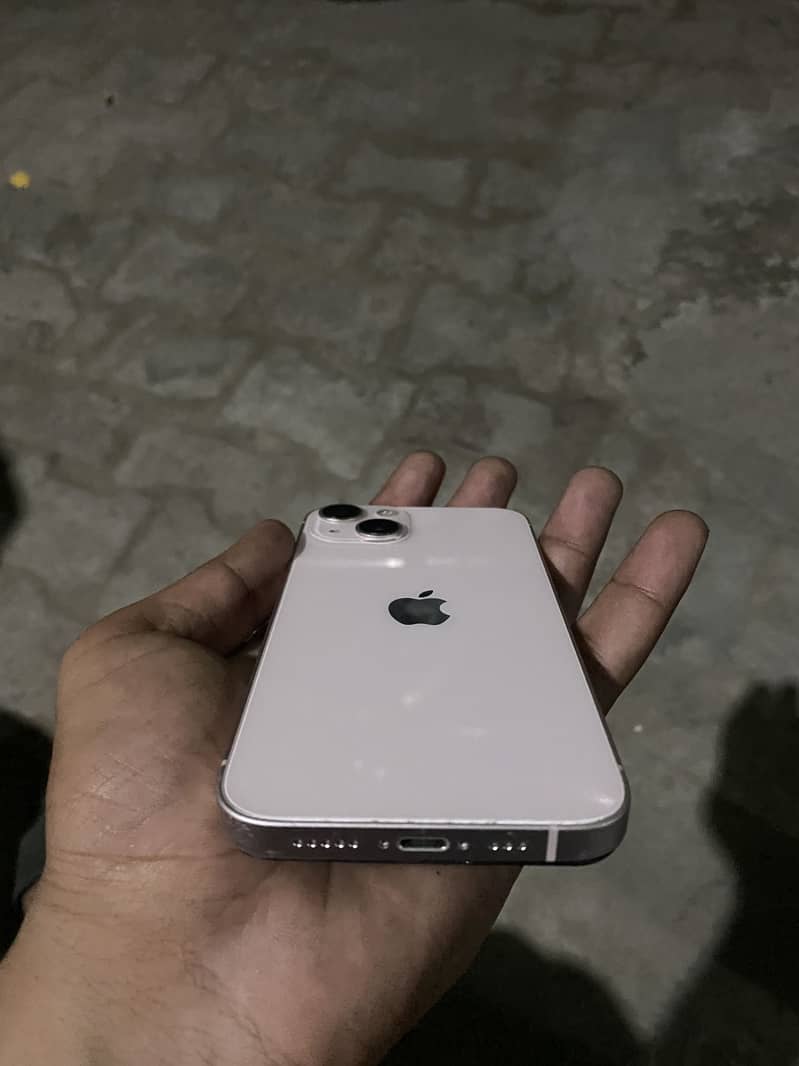 Apple iPhone 13 4