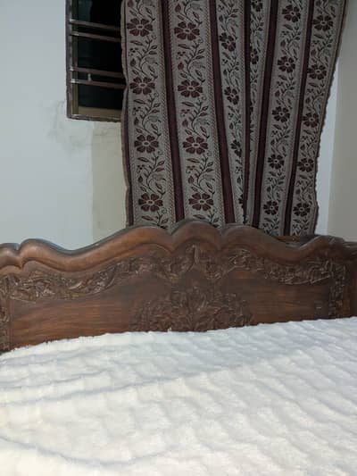 2 single wooden beds