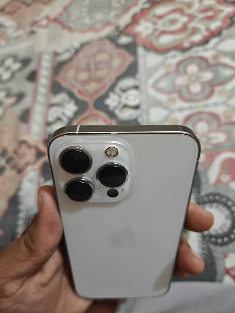 Apple iPhone 13 pro 1