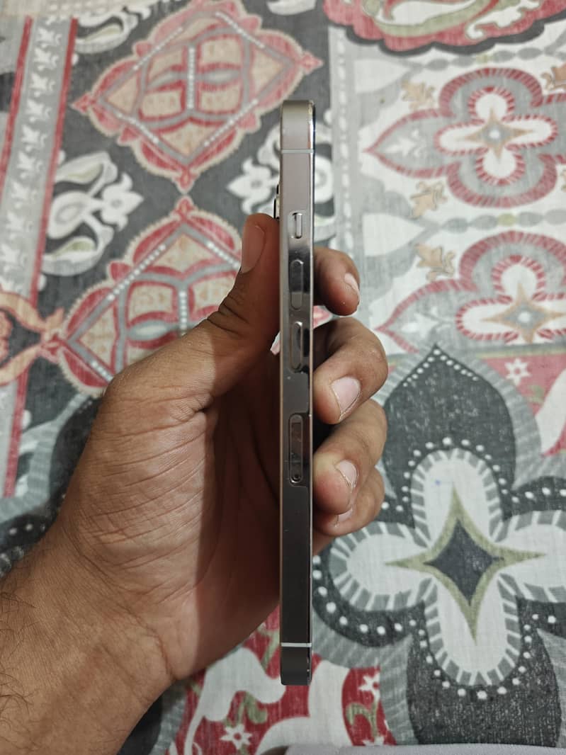 Apple iPhone 13 pro 5