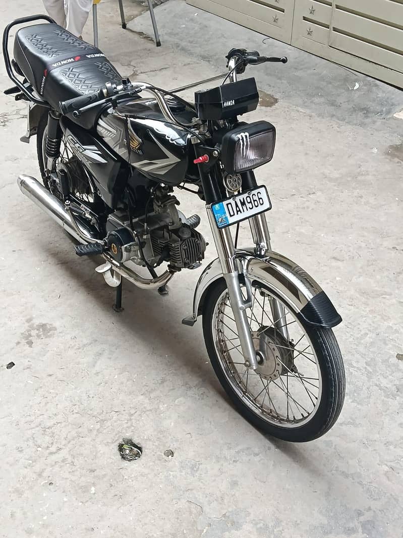 Motorcycle CD70 1
