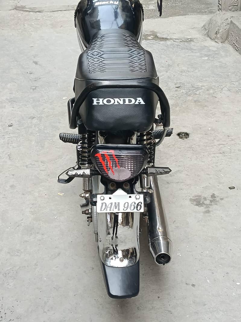 Motorcycle CD70 4