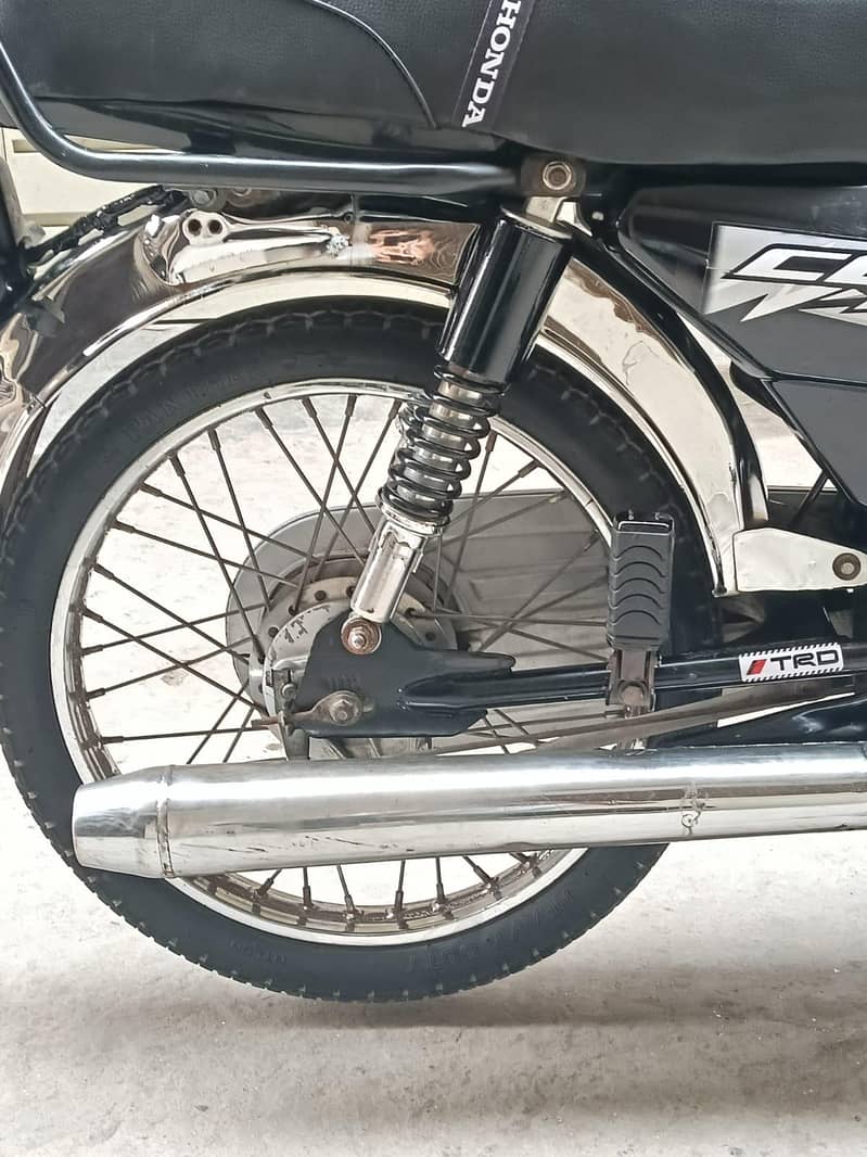 Motorcycle CD70 5