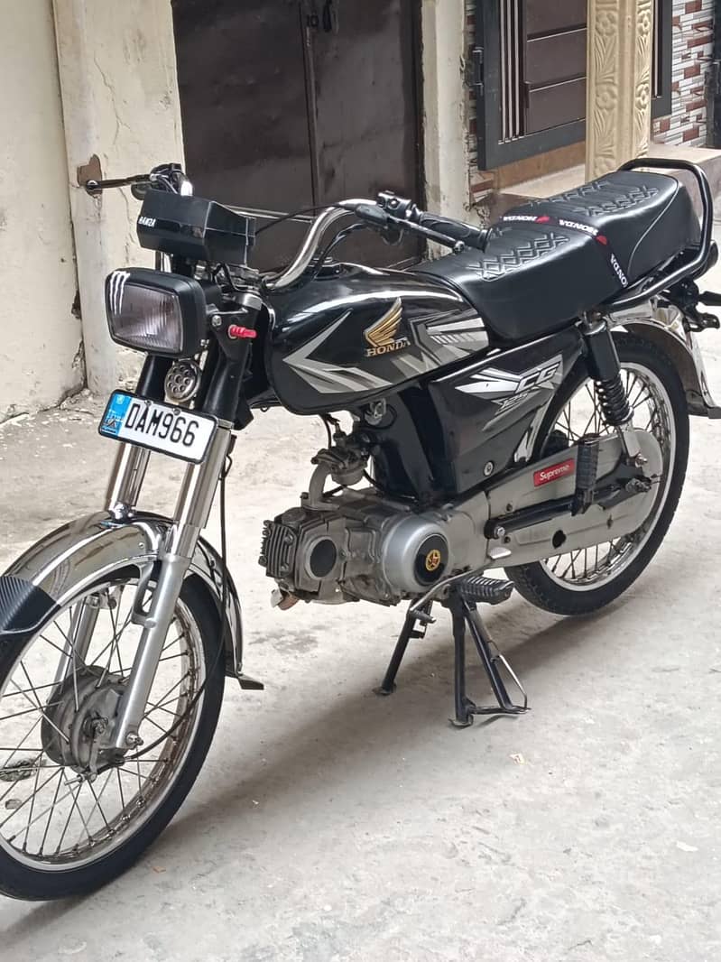 Motorcycle CD70 6
