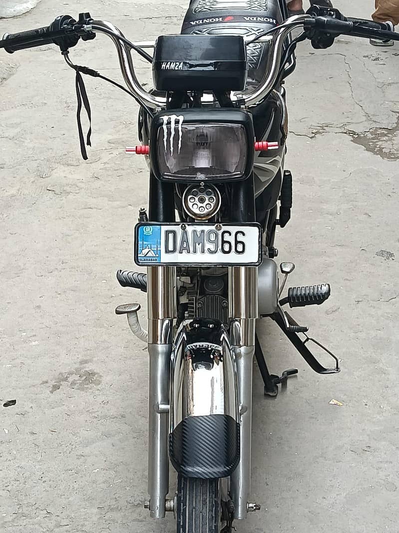 Motorcycle CD70 8