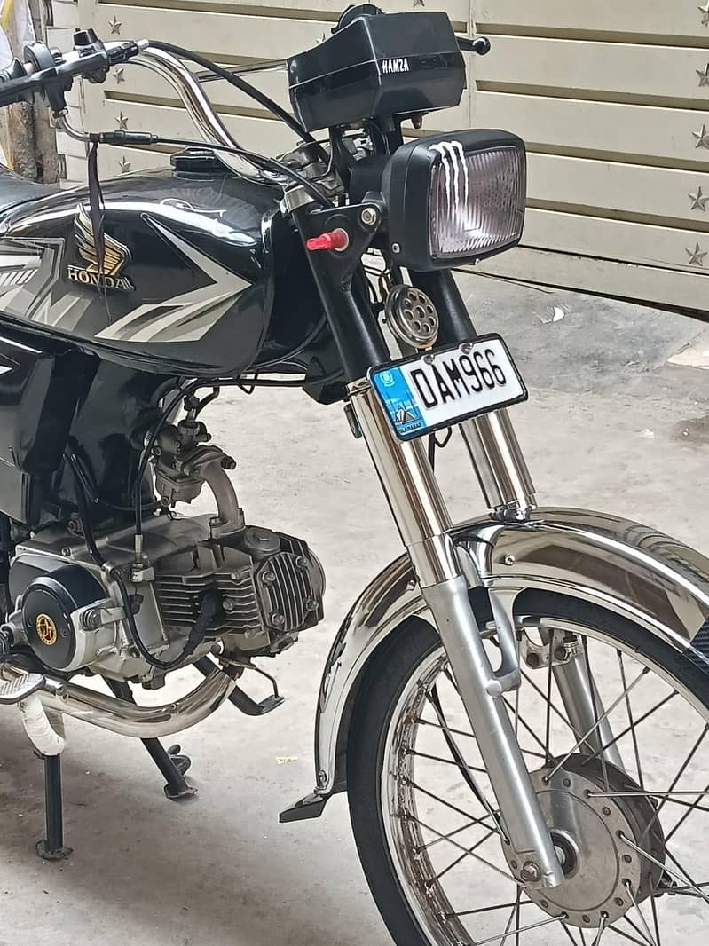 Motorcycle CD70 10