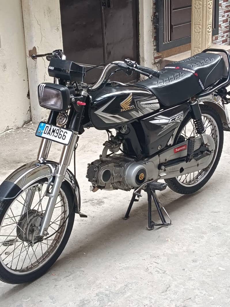 Motorcycle CD70 11