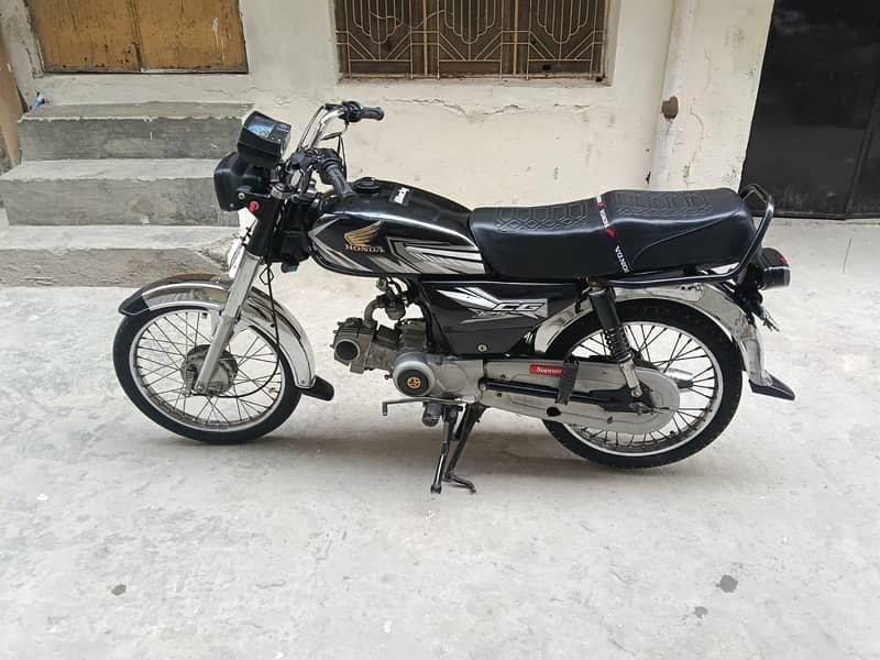 Motorcycle CD70 14