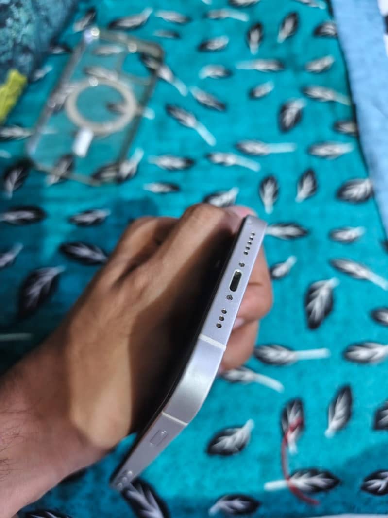 Apple iPhone 12 1