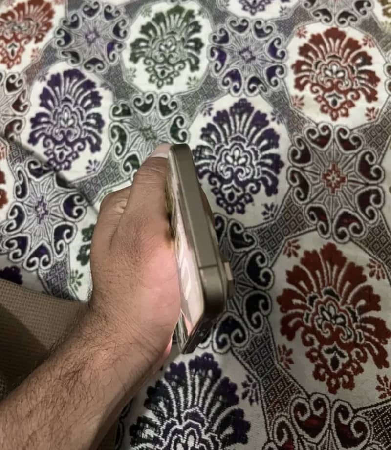 Apple iPhone 16 Pro Max 5