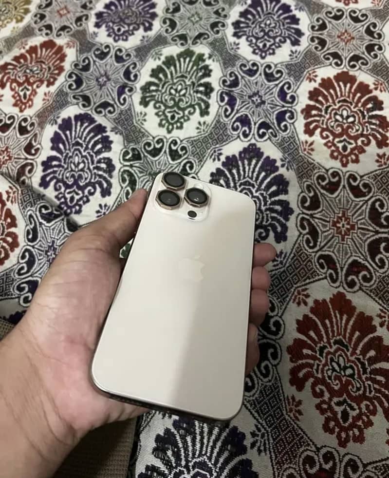 Apple iPhone 16 Pro Max 6