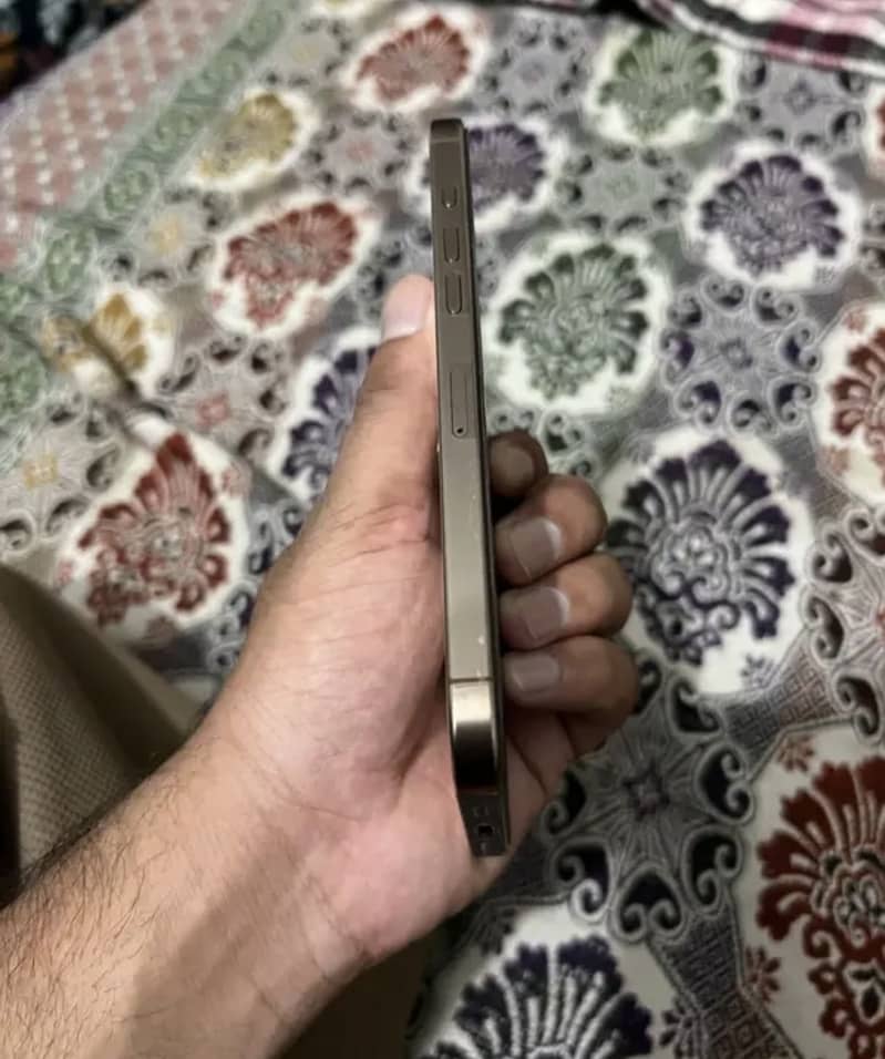 Apple iPhone 16 Pro Max 7