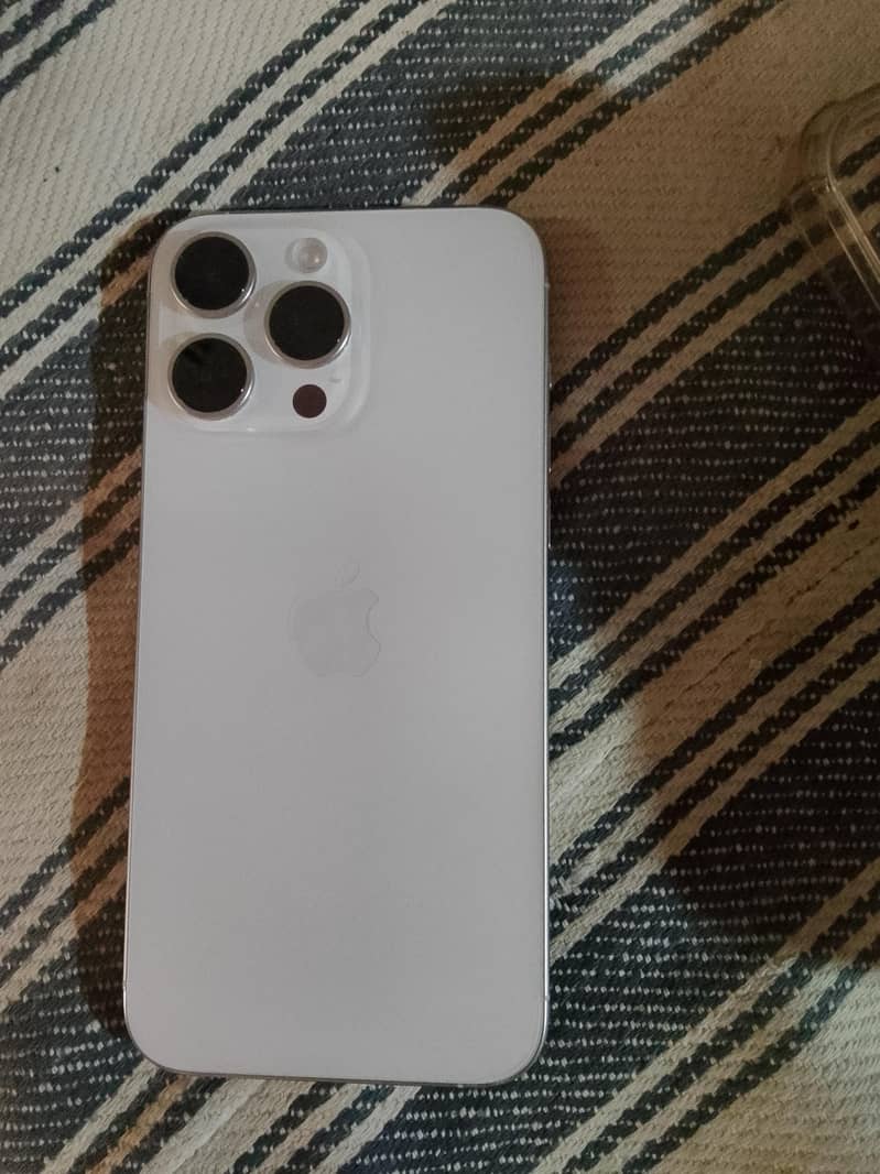 Apple iPhone 15 plus 3