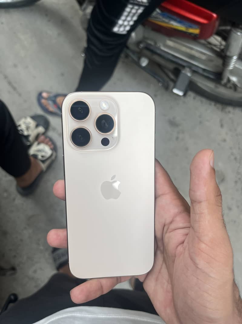 Apple iPhone 16 Pro 4