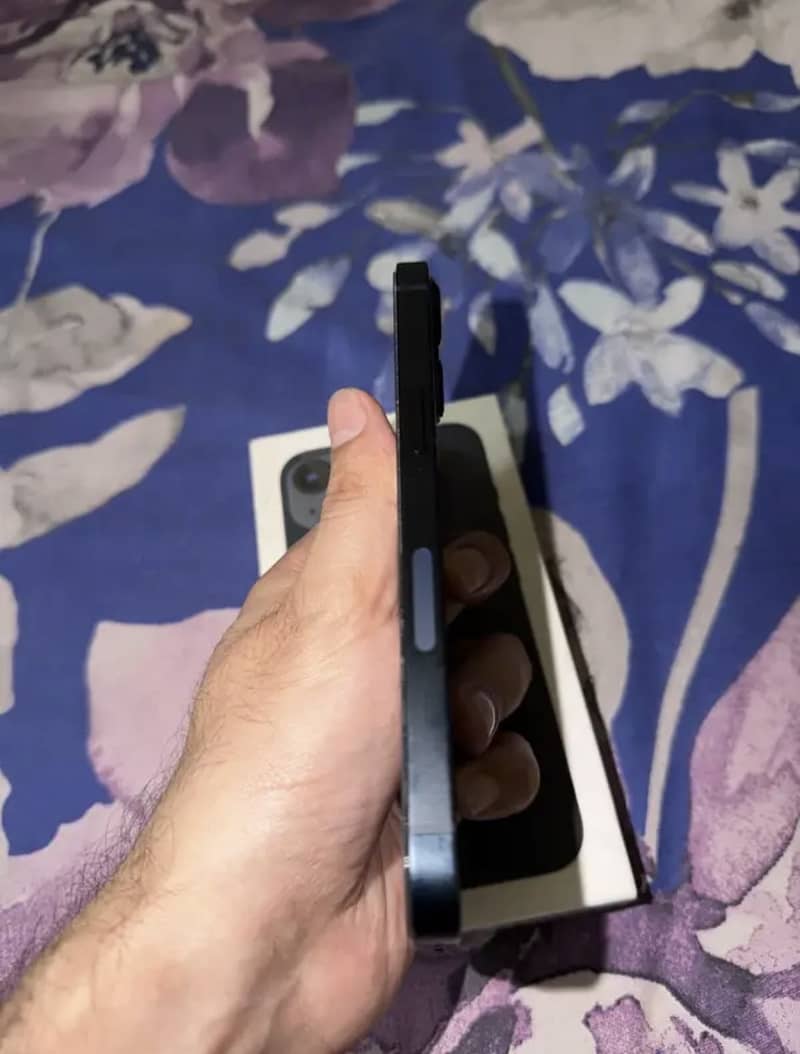 Apple iPhone 13 1