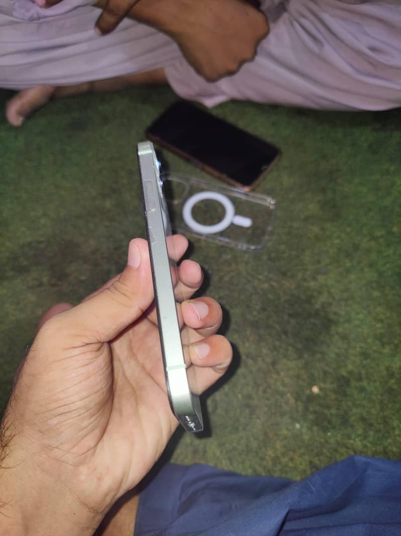 Apple iPhone 12 6