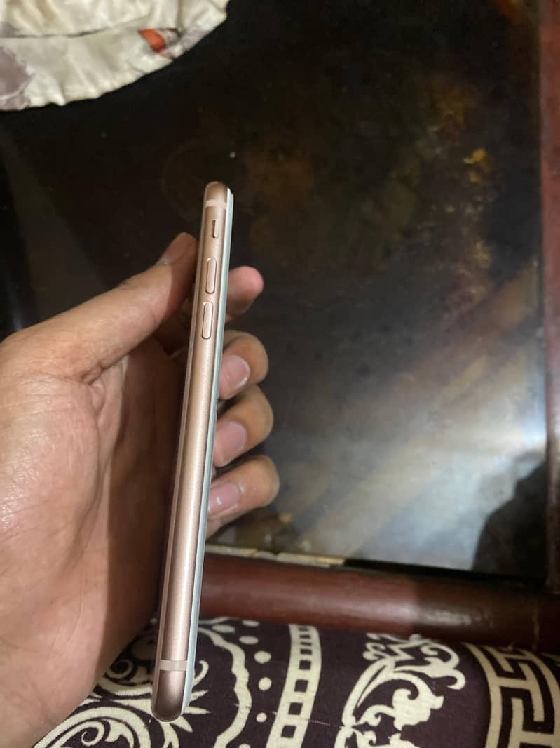 Apple iPhone 8 3