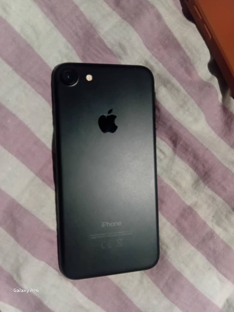 Apple iPhone 7 0