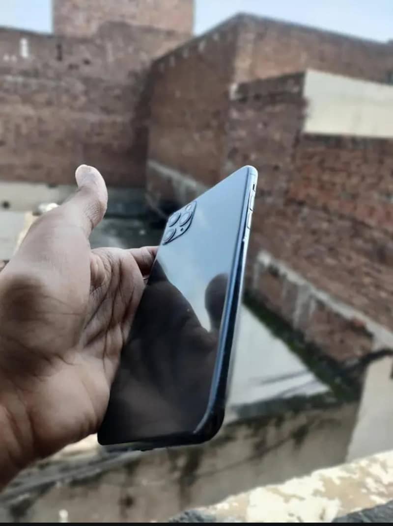 Apple iPhone 11 Pro Max 2