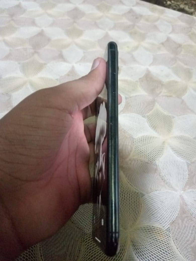 Apple iPhone 11 Pro Max 2