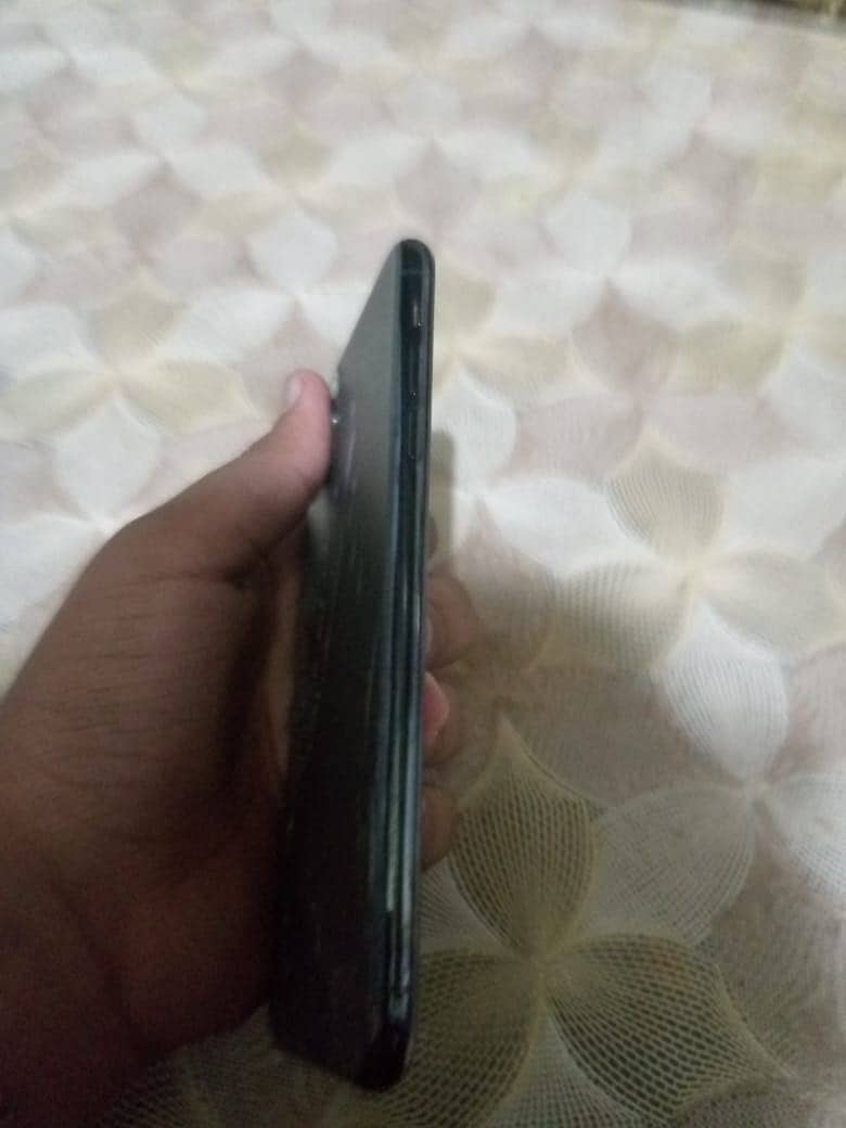 Apple iPhone 11 Pro Max 4