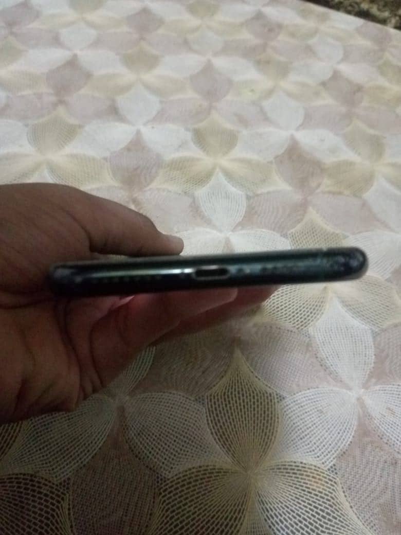Apple iPhone 11 Pro Max 7