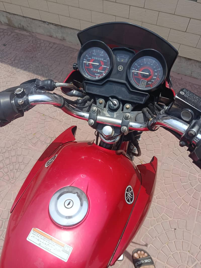 YBR 125 1