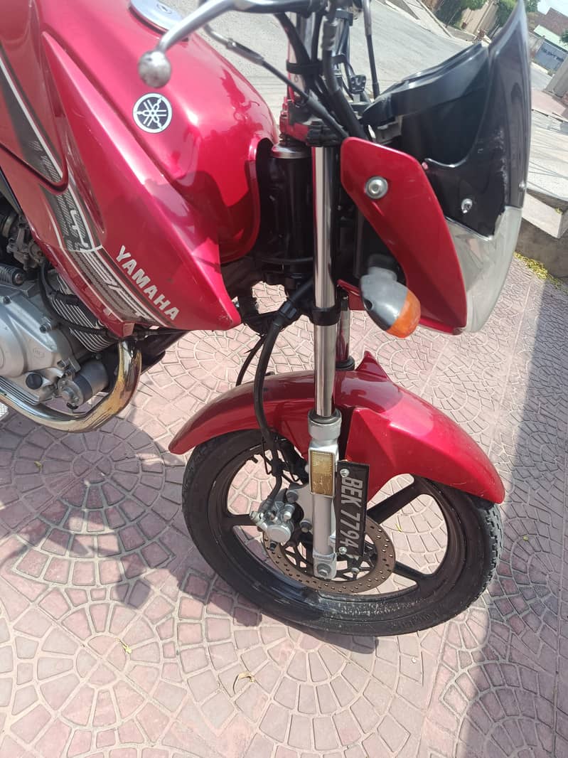 YBR 125 2