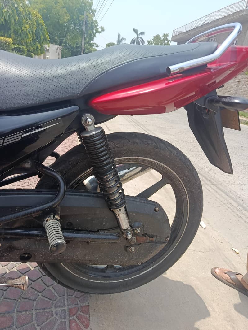 YBR 125 4