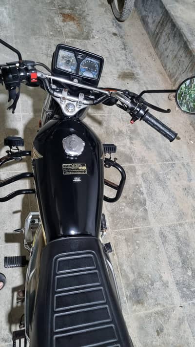 i m selling my bike safe guard. Only Safeguard