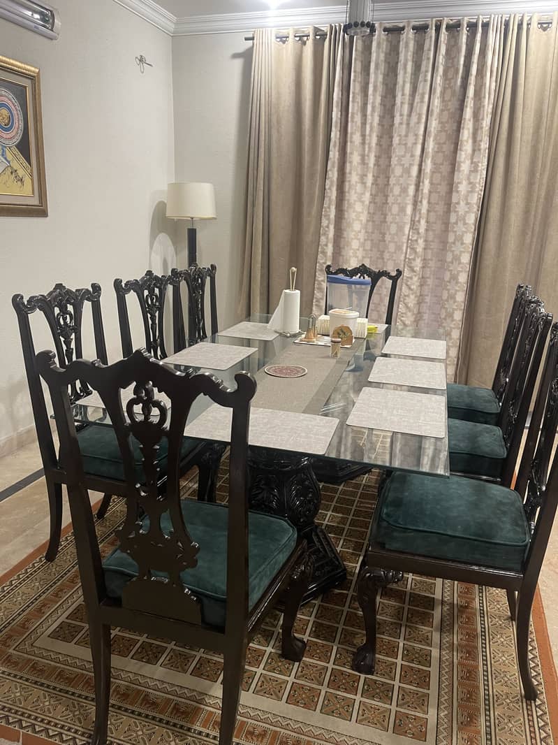 Dining table 0