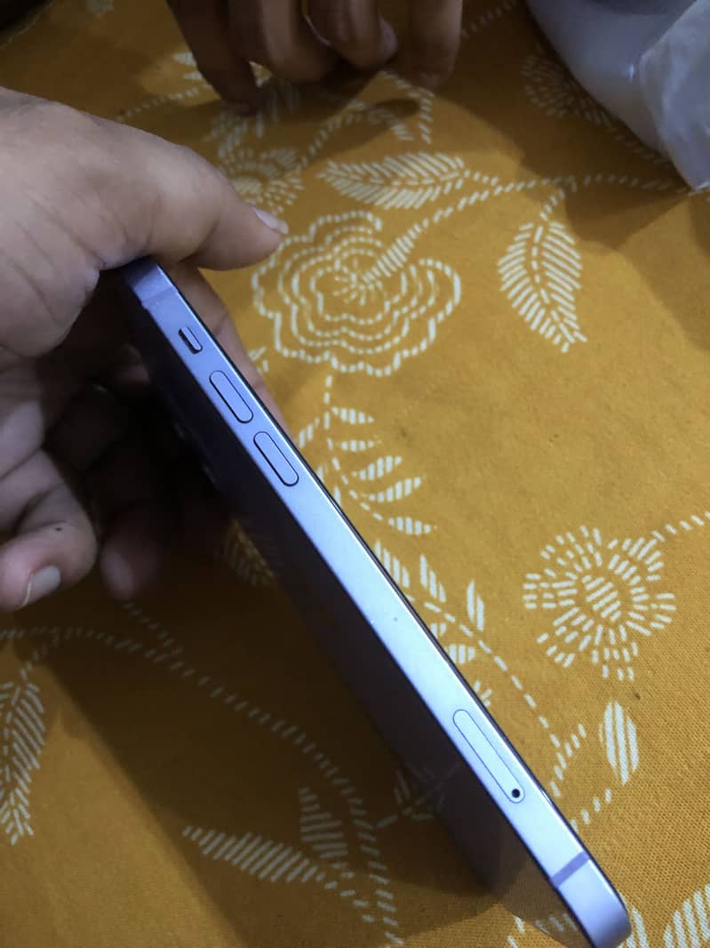 Apple iPhone 12 3